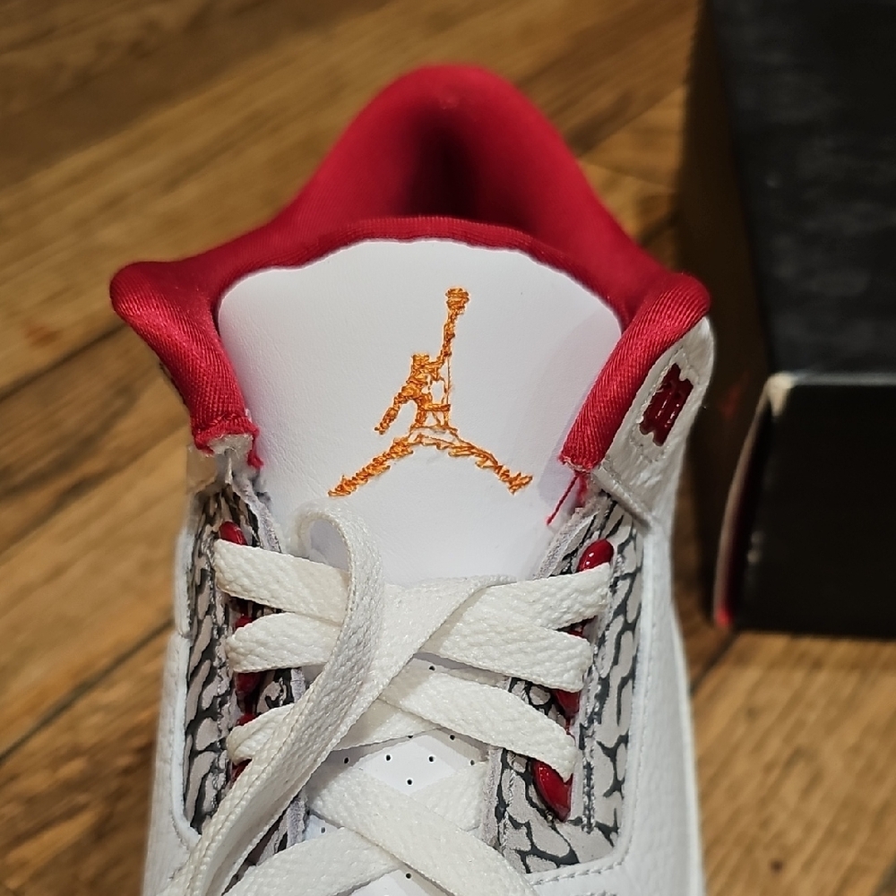 Mint Jordan 3 Red And White With Box Imperfection On Left Shoe (Jordan Logo) - Picture 9 of 9